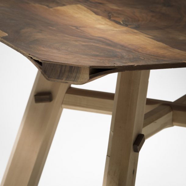 Impiallacciatura creativa su tavoli e sedie