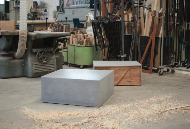 Il coffee-table DOI in legno e pietra Piasentina