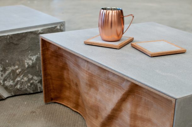 Il coffee-table DOI in legno e pietra Piasentina