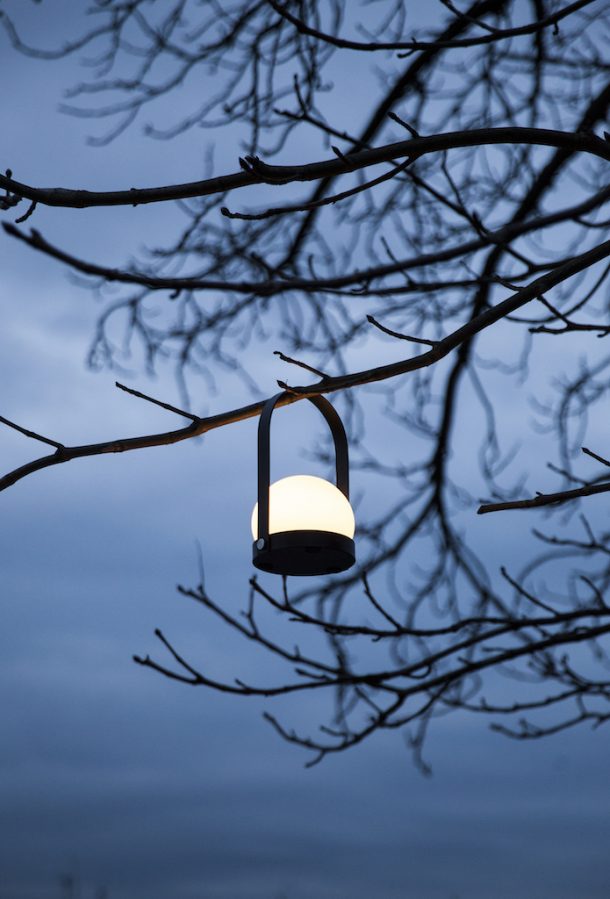 Lampada portatile ricaricabile Carrie. Norm Architects per Menu