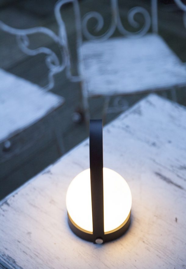 Lampada portatile ricaricabile Carrie. Norm Architects per Menu