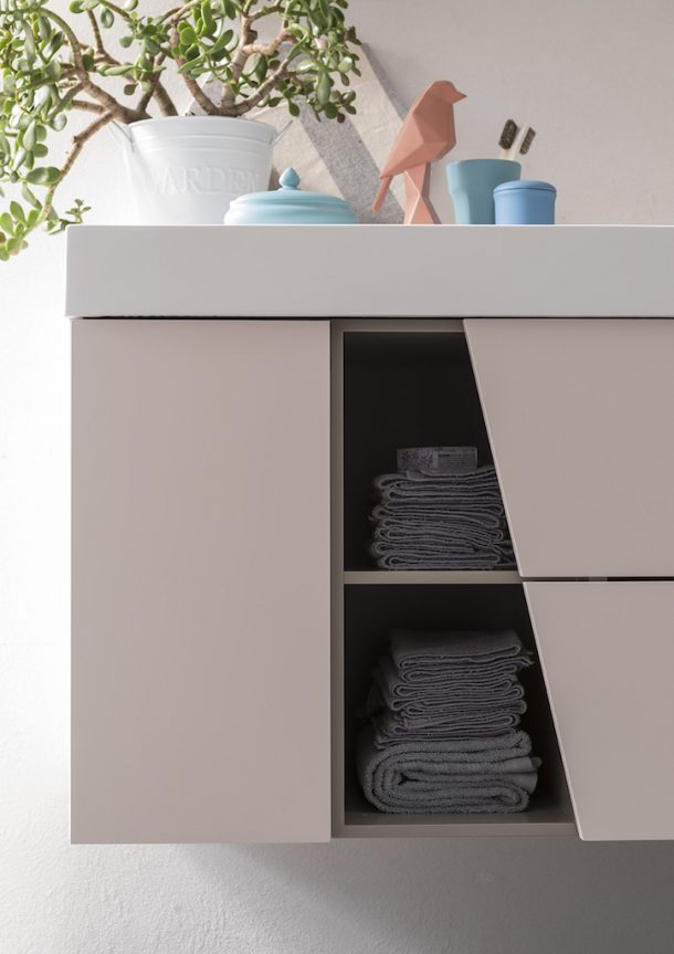 Collezione E.ly di AK, Arcom