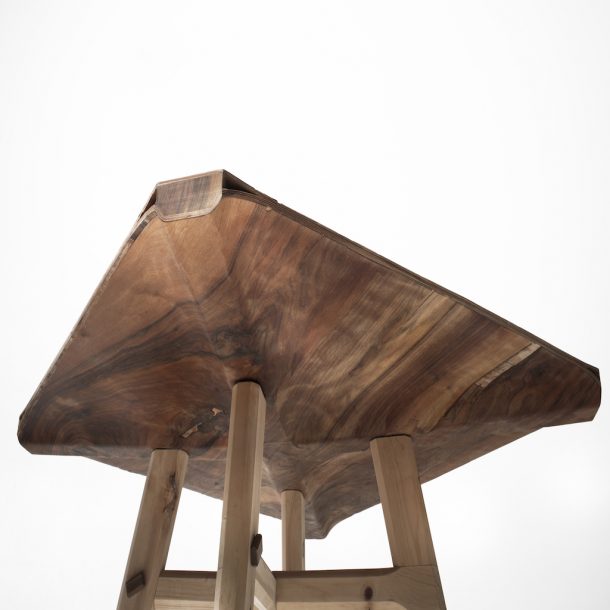 Per questa serie di mobili impiallacciati,