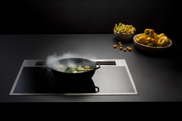 Sistema Sintesi di Falmec: piano induzione con aspirazione integrata