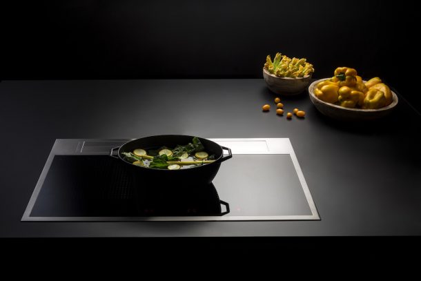 Sistema Sintesi di Falmec: piano induzione con aspirazione integrata