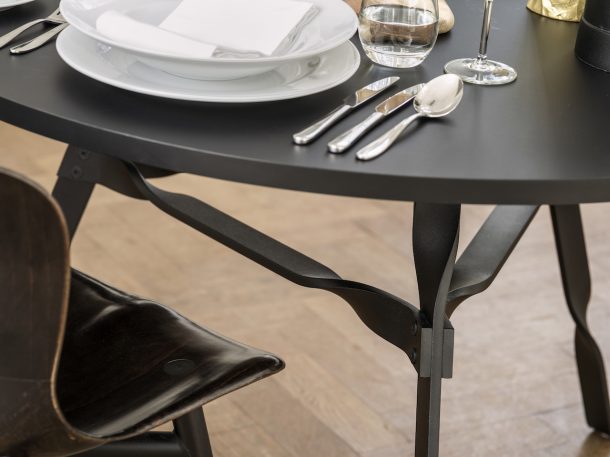 Twist Table. Design Thomas Schnur