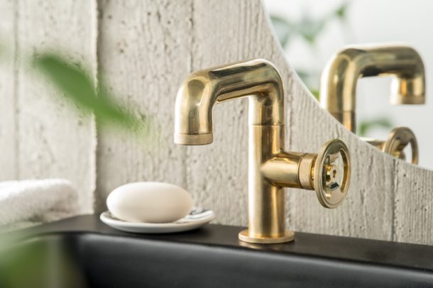 rubinetti di design in finiture metalliche