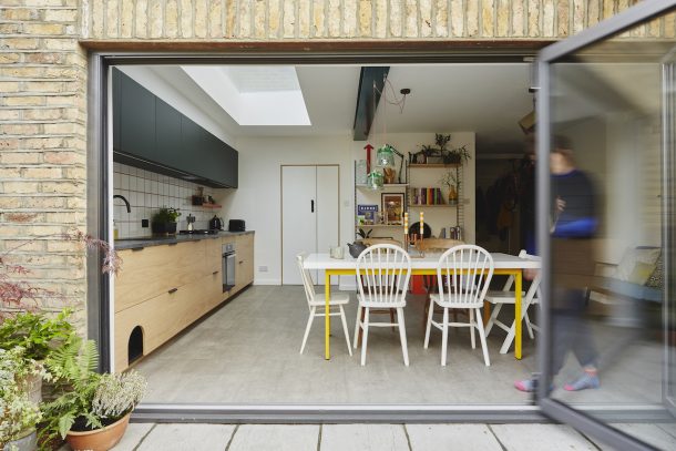 Lo studio HØLTE crea ante personalizzate per le cucine IKEA