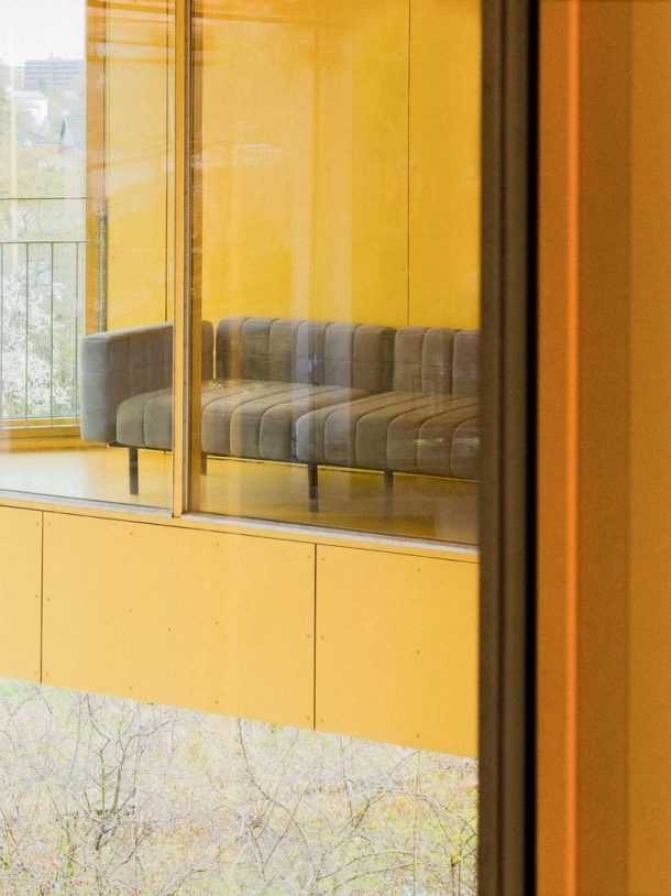 Divano Voxel sofa dello studio BIG