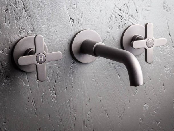 rubinetti di design in finiture metalliche