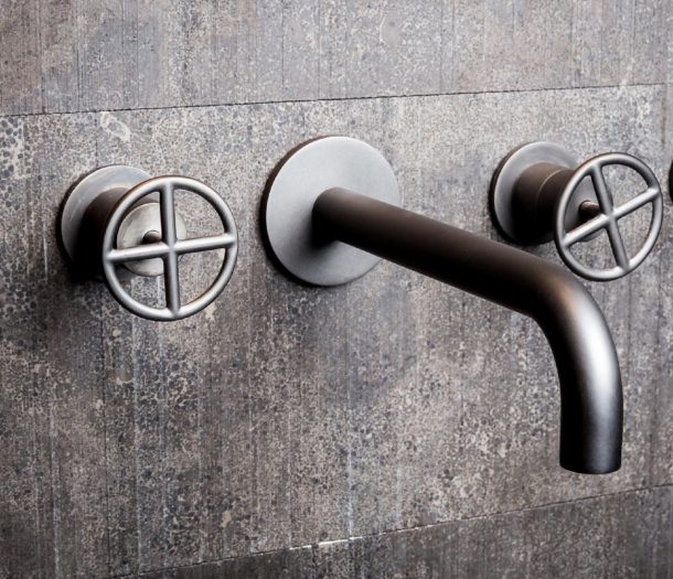 rubinetti di design in finiture metalliche
