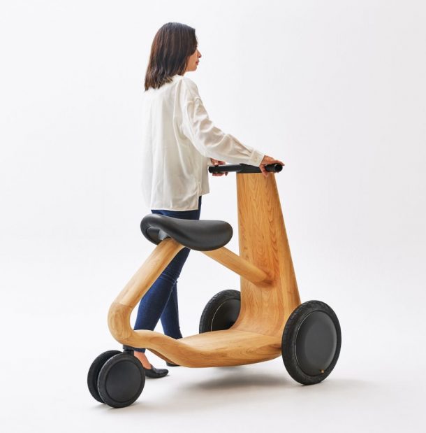 scooter di legno